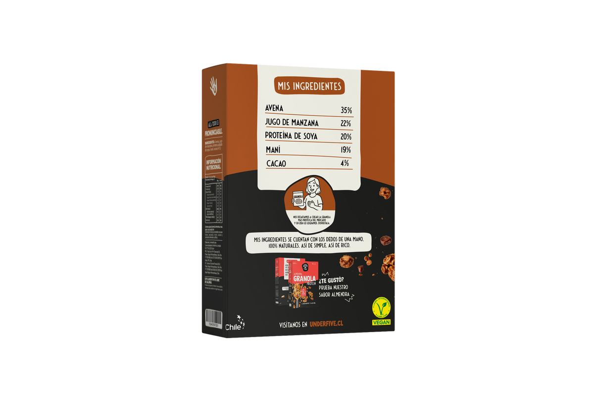 Ingredientes de Granola Proteica Cacao Underfive: avena, jugo de manzana, proteína de soya, maní y cacao, 100% naturales, elaborado en Chile, 13 gr de proteina por porción.
